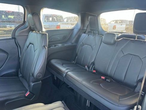 New 2026 Chrysler Pacifica Select image 15