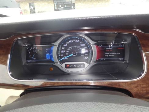 Used 2015 Ford Taurus Limited image 15