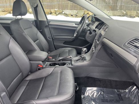 Used 2017 Volkswagen Golf Wolfsburg Edition image 35