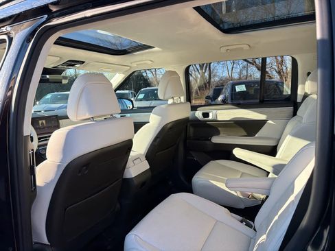 Certified 2025 Hyundai Santa Fe Calligraphy image 6