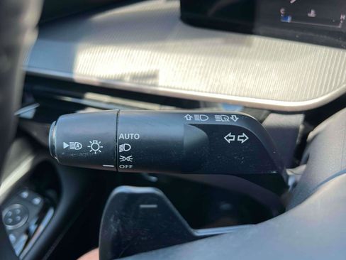 Used 2025 Nissan Murano SV AWD/4WD image 12