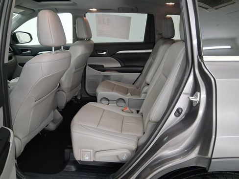 Used 2019 Toyota Highlander XLE image 13