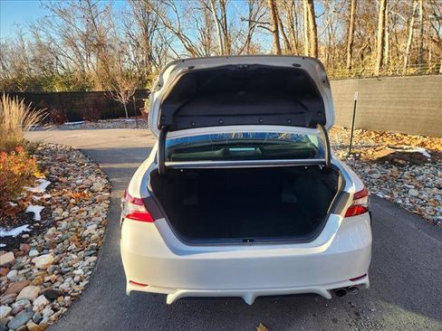 Used 2024 Toyota Camry SE image 18