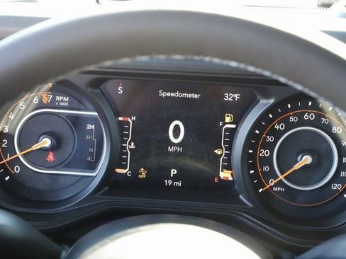 New 2026 Jeep Gladiator Mojave w/ Steel Bumper Group AWD/4WD image 22