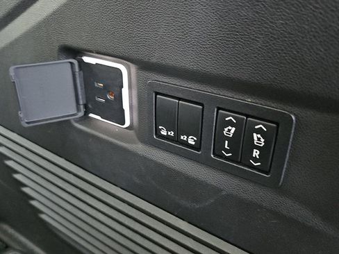 Used 2022 GMC Yukon Denali image 34