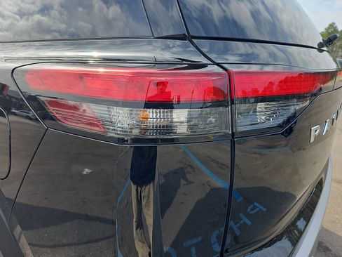 Used 2024 Nissan Pathfinder Platinum w/ Cargo Package image 36