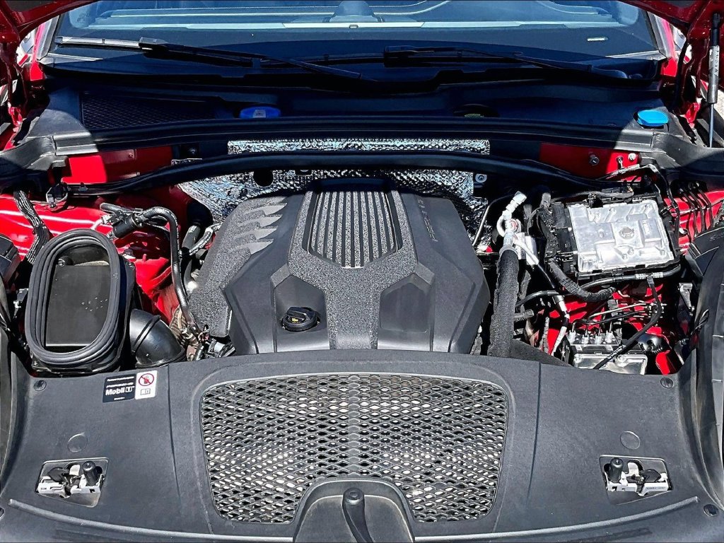 Certified 2026 Porsche Macan AWD/4WD image 23