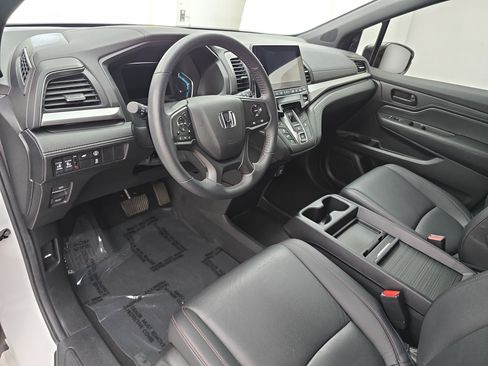 Certified 2024 Honda Odyssey Sport image 17