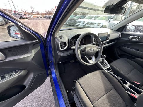 Used 2021 Hyundai Venue SE image 22