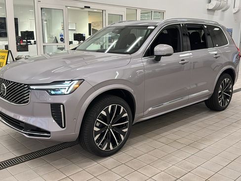 Used 2026 Volvo XC90 B5 Plus w/ Protection Package image 9