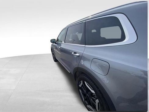 Used 2025 Kia Telluride S image 6