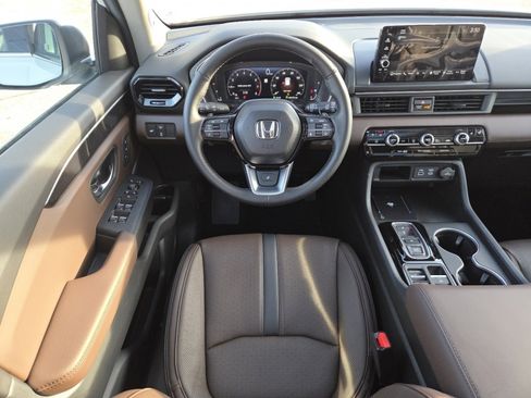 Used 2025 Honda Pilot Elite image 27