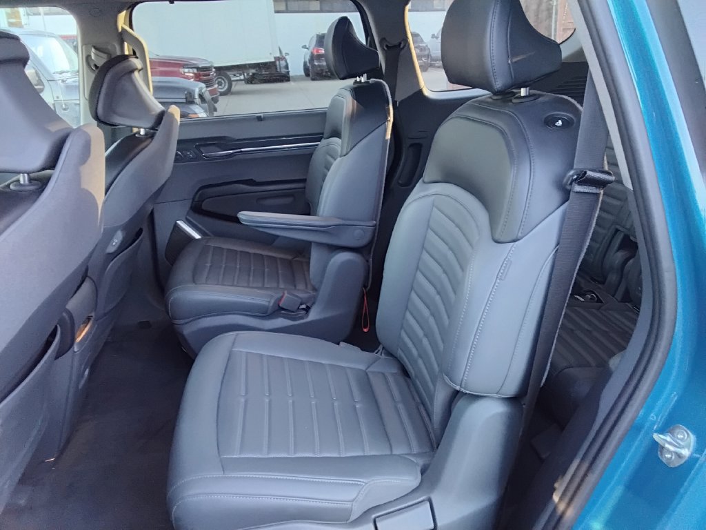 Used 2024 Kia EV9 Land AWD/4WD image 10