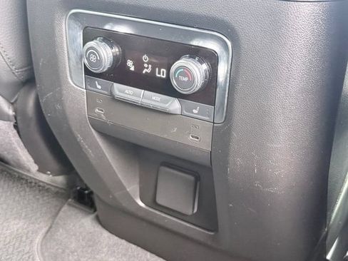 Used 2025 GMC Yukon Denali RWD image 23