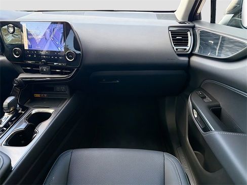 Used 2025 Lexus NX 250 FWD w/ Premium Package image 18
