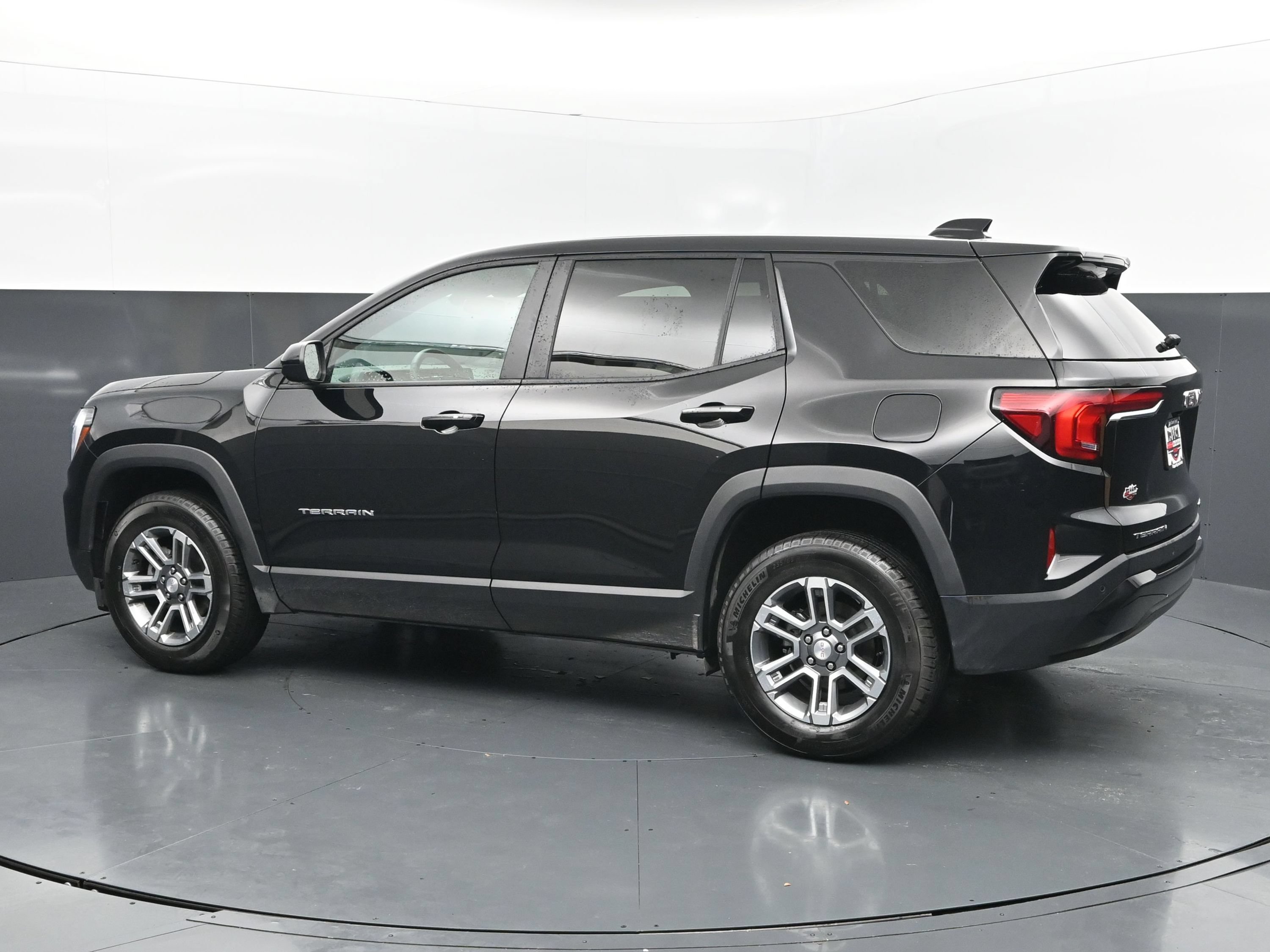 Used 2026 GMC Terrain Elevation FWD image 3