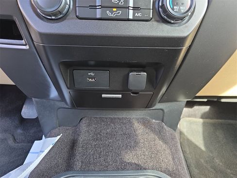 Used 2017 Ford F150 XLT image 29