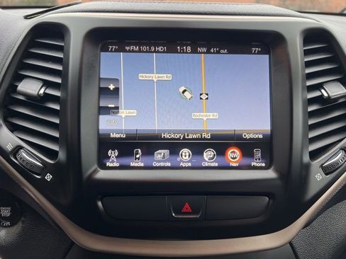 Used 2017 Jeep Cherokee Limited image 27