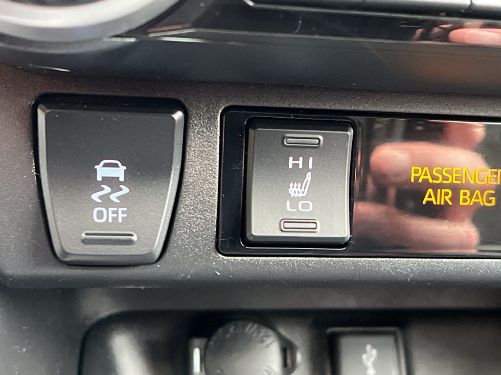 Certified 2022 Toyota RAV4 XLE w/ Convenience Package AWD/4WD image 29