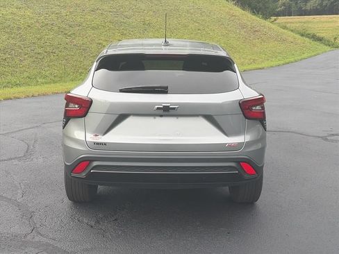 Used 2024 Chevrolet Trax RS w/ Driver Confidence Package FWD image 4