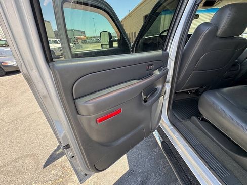 Used 2006 Chevrolet Silverado 3500 LT w/ Heavy-Duty Power Package AWD/4WD image 32