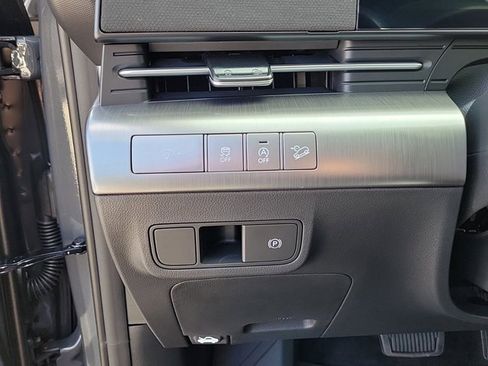 Certified 2025 Hyundai Kona SE image 23