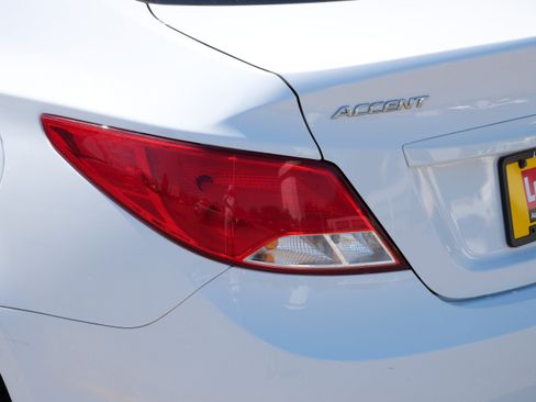 Used 2017 Hyundai Accent SE FWD image 17