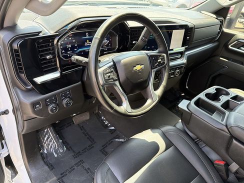Used 2024 Chevrolet Silverado 2500 LTZ AWD/4WD image 9