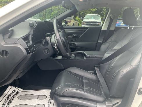Used 2024 Lexus ES 300h w/ Technology Package FWD image 16
