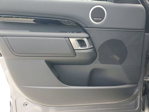 New 2025 Land Rover Discovery S image 23