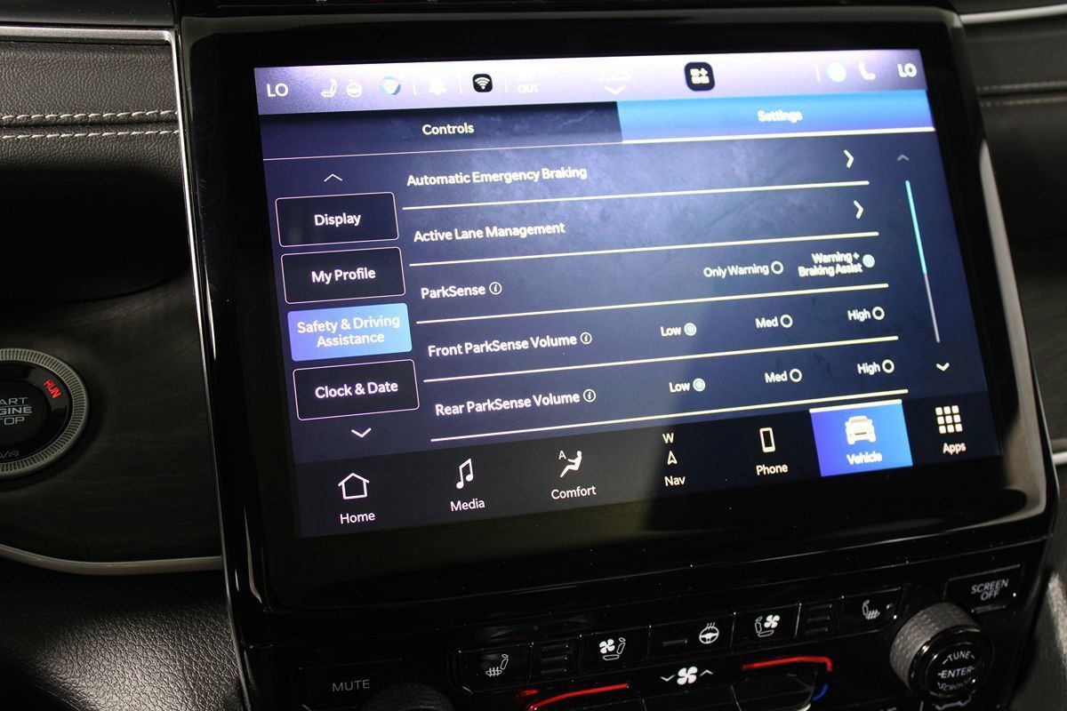 Used 2023 Jeep Grand Cherokee L Limited w/ Luxury Tech Group II RWD image 22