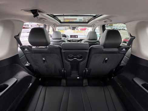 Used 2022 Acura MDX SH-AWD image 9