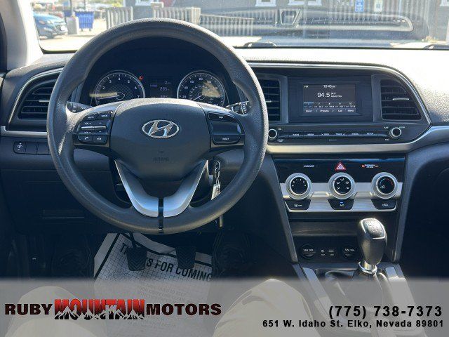 Used 2019 Hyundai Elantra SE w/ Cargo Package FWD image 12