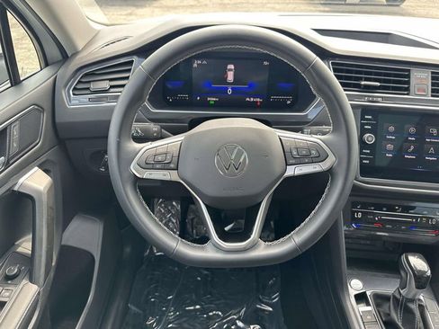 Certified 2023 Volkswagen Tiguan SE w/ Panoramic Sunroof Package image 17