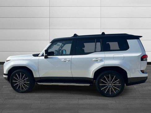 Used 2025 Lexus GX 550 w/ Accessory Package (Z1) AWD/4WD image 2