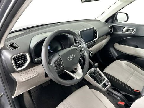 Used 2023 Hyundai Venue SEL image 15