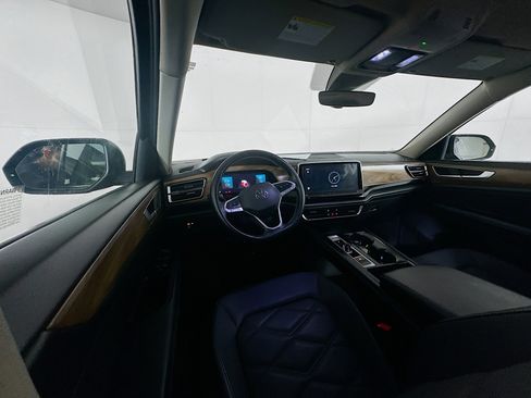 Used 2024 Volkswagen Atlas SE image 18