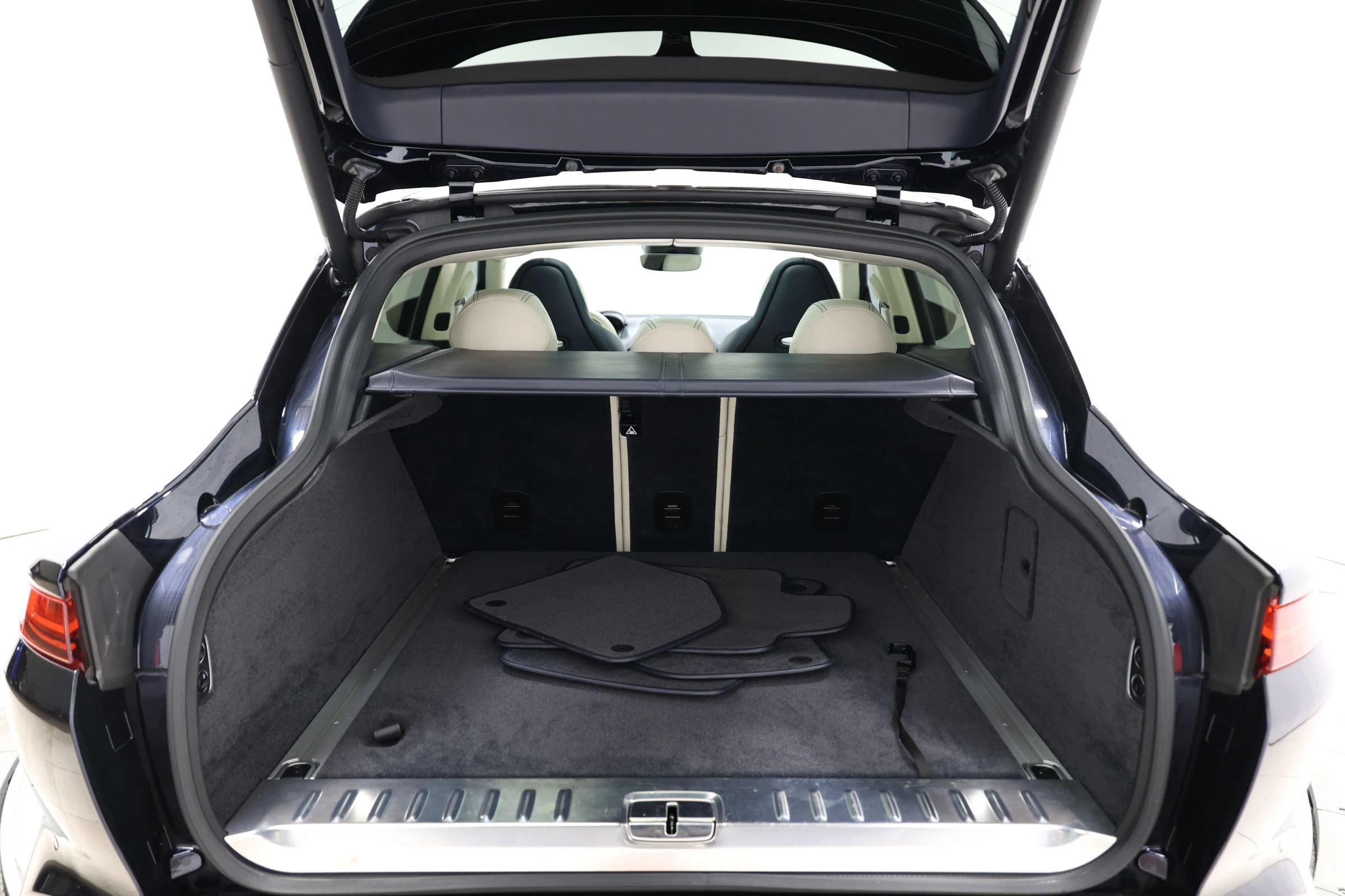 Used 2021 Aston Martin DBX AWD/4WD image 58