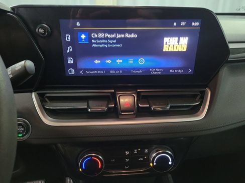 Used 2025 Chevrolet TrailBlazer LT FWD image 17