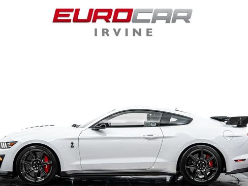 Used 2021 Ford Mustang Shelby GT500 w/ Carbon Fiber Track Pack RWD image 2