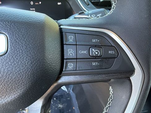Used 2024 Jeep Grand Cherokee Limited w/ Luxury Tech Group II RWD image 29