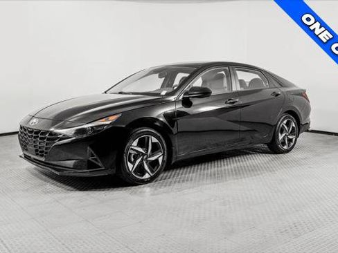 Used 2023 Hyundai Elantra SEL w/ Convenience Package FWD image 2