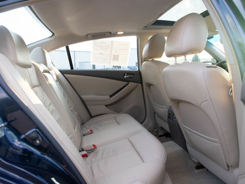 Used 2011 Nissan Altima 2.5 SL w/ 2.5SL Pkg FWD image 12