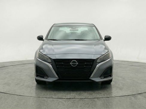 Used 2025 Nissan Altima 2.5 SV image 2