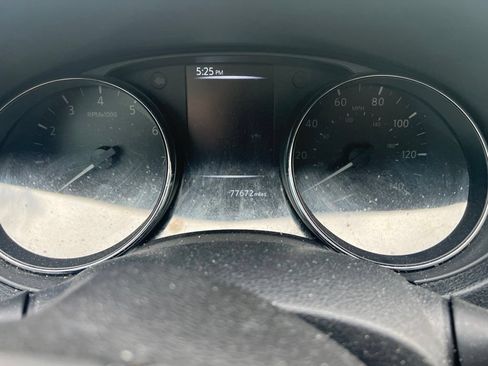 Used 2017 Nissan Rogue S AWD/4WD image 7