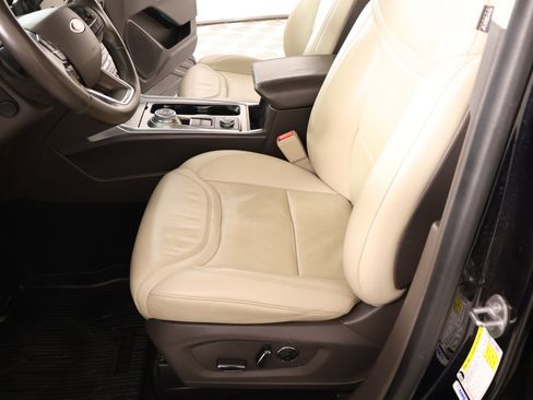 Used 2020 Ford Explorer Platinum w/ Premium Technology Package AWD/4WD image 12
