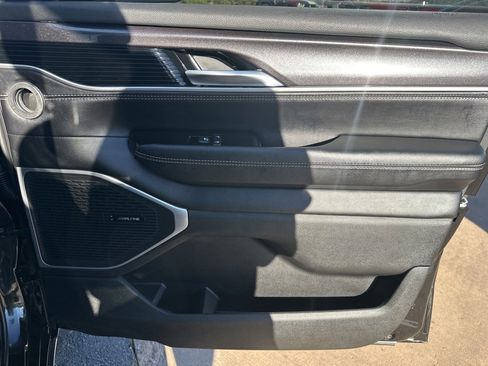 Used 2023 Jeep Wagoneer Base image 38