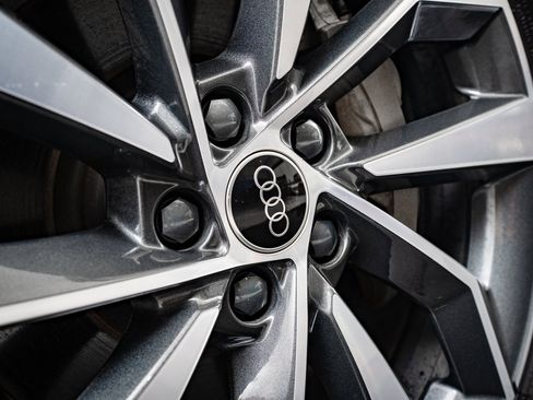 Used 2024 Audi Q5 2.0T Premium w/ Convenience Package image 8