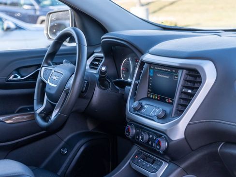 Used 2023 GMC Acadia SLE w/ Driver Convenience Package image 12