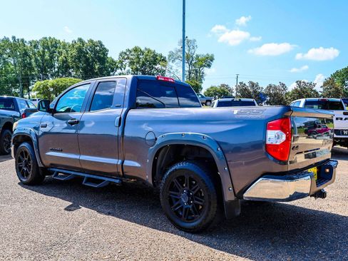 Used 2018 Toyota Tundra SR5 w/ SR5 Upgrade Package AWD/4WD image 5